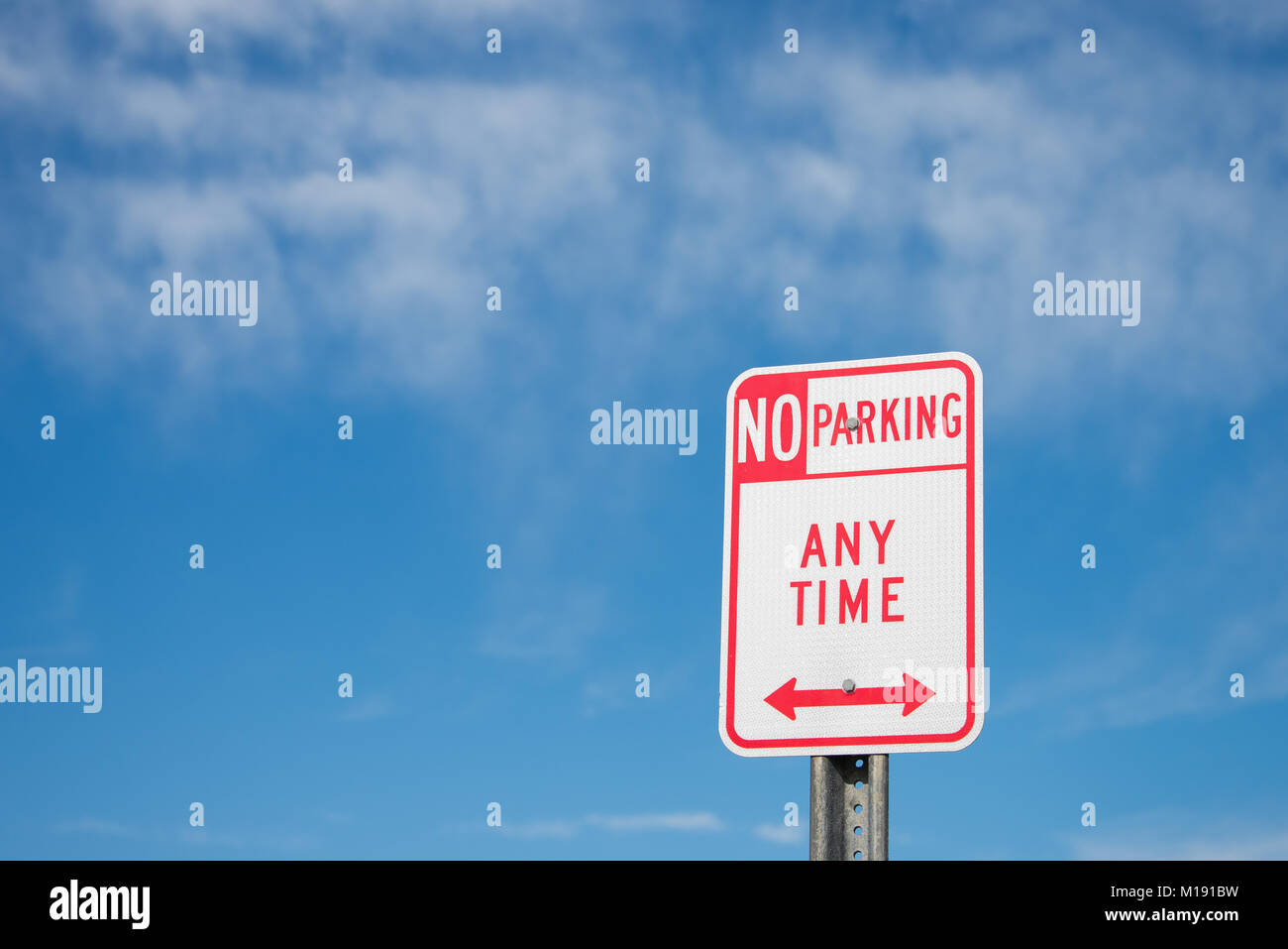 No parking warning sign hi-res stock photography and images - Alamy