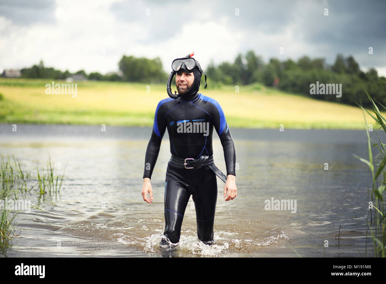 A scuba diver in a wet suit prepares Stock Photo Alamy