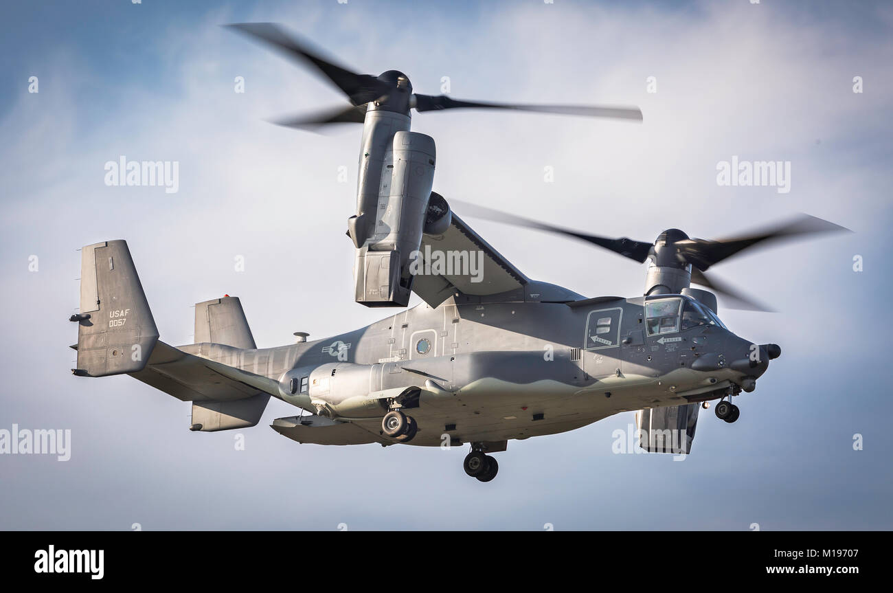 A USAF Cv-22 Osprey of 7th Special Operations Squadron  landing at RAF Mildenhall, Suffolk Stock Photo