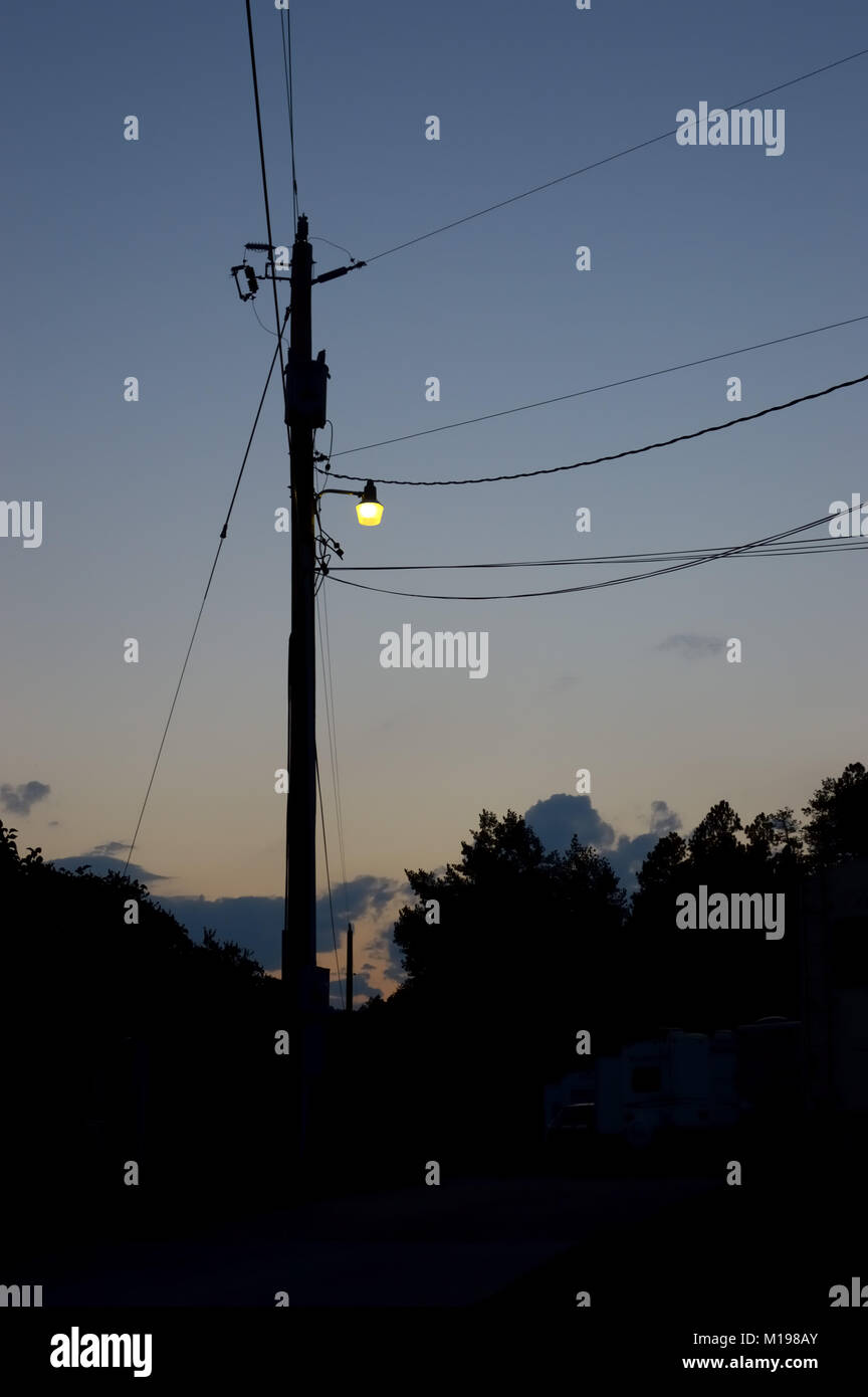 Streetlight silhouette hi-res stock photography and images - Alamy