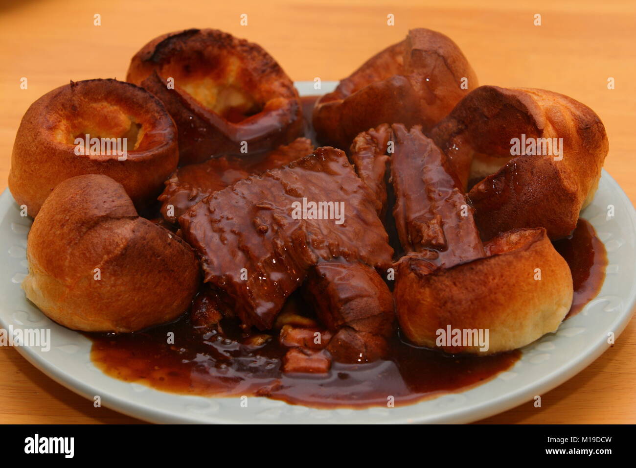 Yorkshire Puddings & Beef With Gravy Stock Photo Alamy