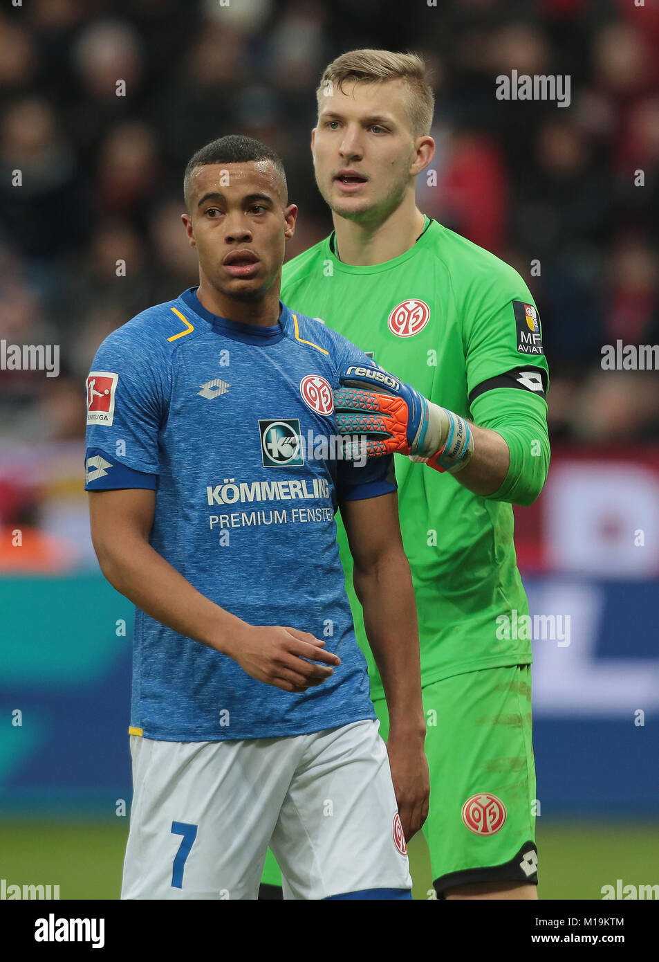 Leverkusen Germany 28th Jan 18 Leverkusen Germany January 28 18 Bundesliga Matchday Bayer 04 Leverkusen V 1 Fsv Mainz 05 Goalkeeper Robin Zentner Stands Behind Robin Quaison Mainz Credit Juergen Schwarz Alamy Live News Stock Photo