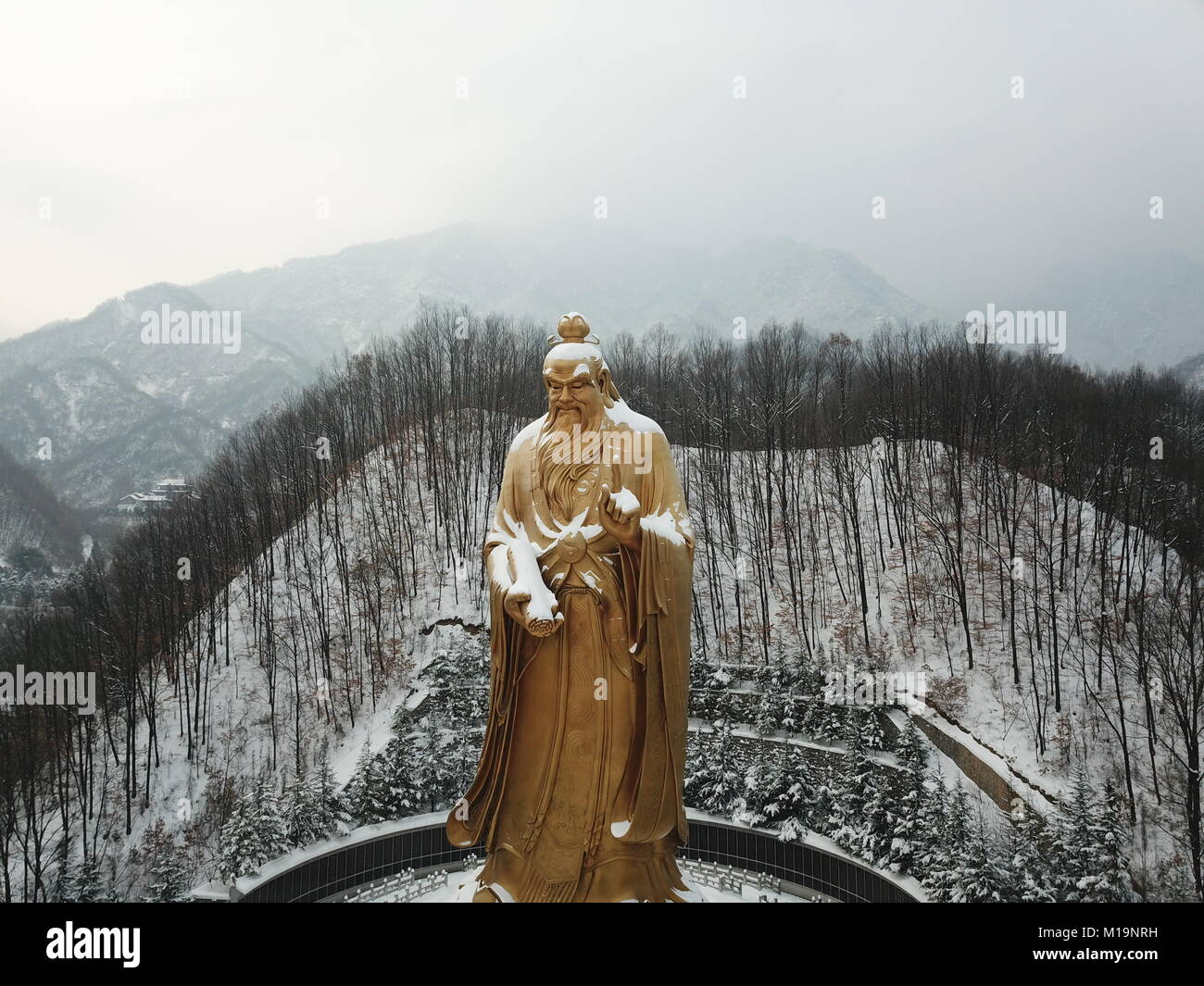 Luoyang, China. 28th Jan, 2018.  The world's tallest sculpture of Laozi is covered by snow after heavy snow in Luoyang, central China's Henan Province. The 59-meter-tall sculpture is made of 288 pieces of tin bronze. Credit: SIPA Asia/ZUMA Wire/Alamy Live News Stock Photo