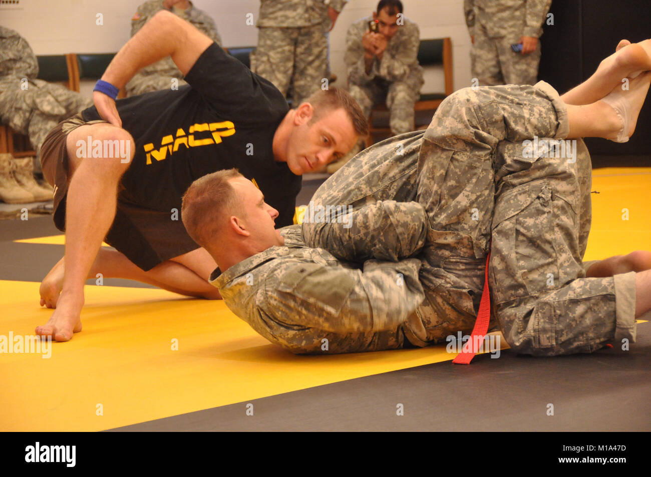 110916-Z-DH635-003 Sgt. Ryan Williams of Yucaipa, Calif., a military police officer with the 40th Military Police Company, 185th Military Police Battalion, 49th Military Police Brigade, attempts to choke out his opponent during the combatives tournament held as part of the Best Warrior Competition at Camp San Luis Obispo, Calif., Sept. 16, 2011. (Army National Guard photo/ Sgt. Salli Curchin) Stock Photo