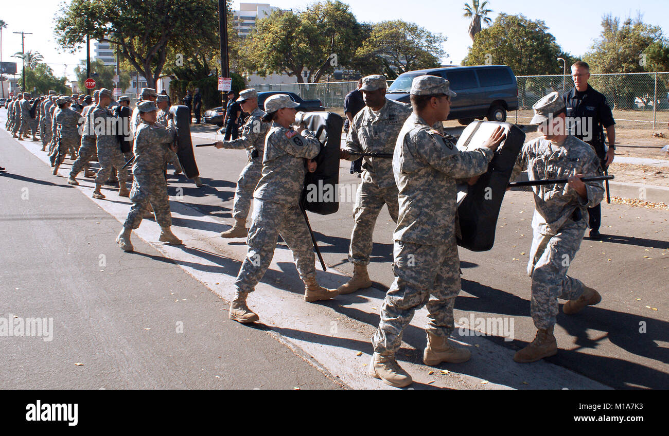 Urban military exercises hi-res stock photography and images - Alamy