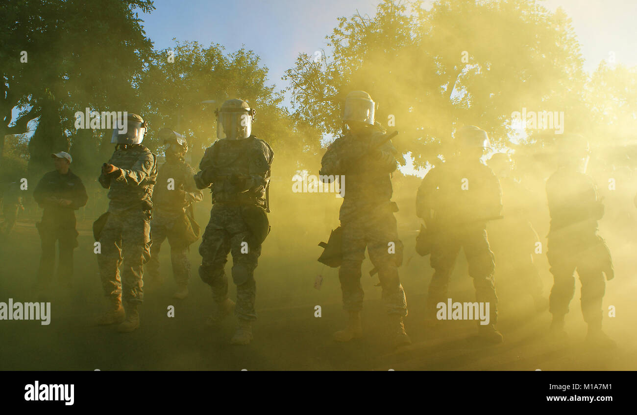 Public order training riot training hi-res stock photography and images ...