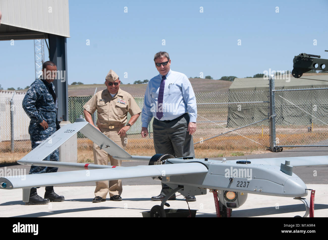 Maj. Gen. Lawrence A. Haskins, Commander of the California Army National Guard, US Congressman Sam Farr, Col. John N. Haramalis, Camp Roberts Commander, and Col. Jeffrey D. Smiley, 79th Infantry Brigade Combat Team (IBCT) Commander, unveil the new Tactical Unmanned Aircraft System Facility at Camp Roberts(TUAS), May 13. Several members from the community and partnered agencies to include other branches of the military were in attendance to learn about capabilities the California National’s RQ-7B Shadow 200 provides. The TUAS is a 10,000-square-foot complex located in Camp Robert’s restricted m Stock Photo