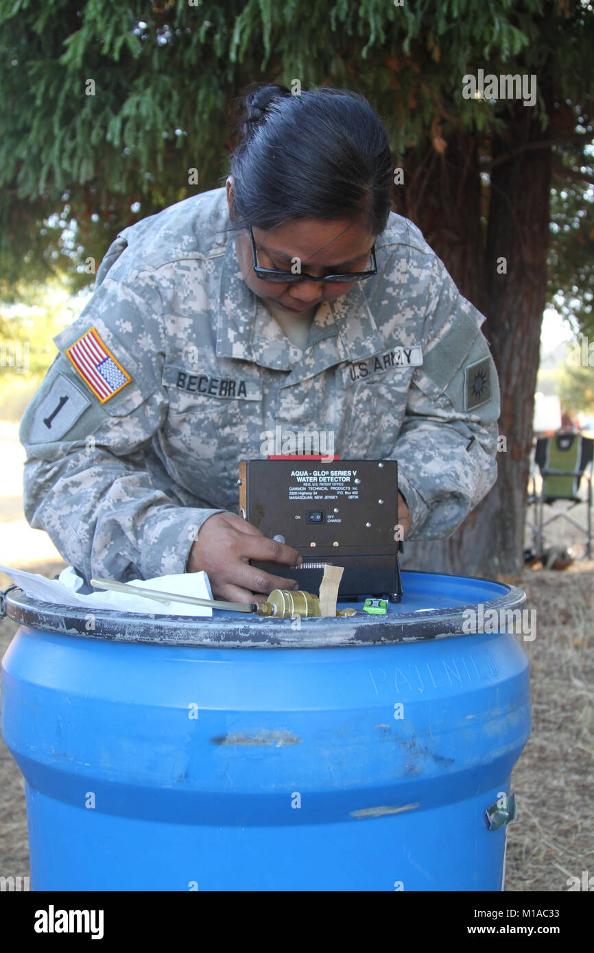 Staff Sgt. Rowena Becerra of Alpha Company, 3rd Battalion, 140th Aviation Regiment, monitors equipment Aug. 11 at Eel River Conservation Camp during the Rocky Fire in Northern California. (U.S. Army National Guard photo/Staff Sgt. Eddie Siguenza) Stock Photo
