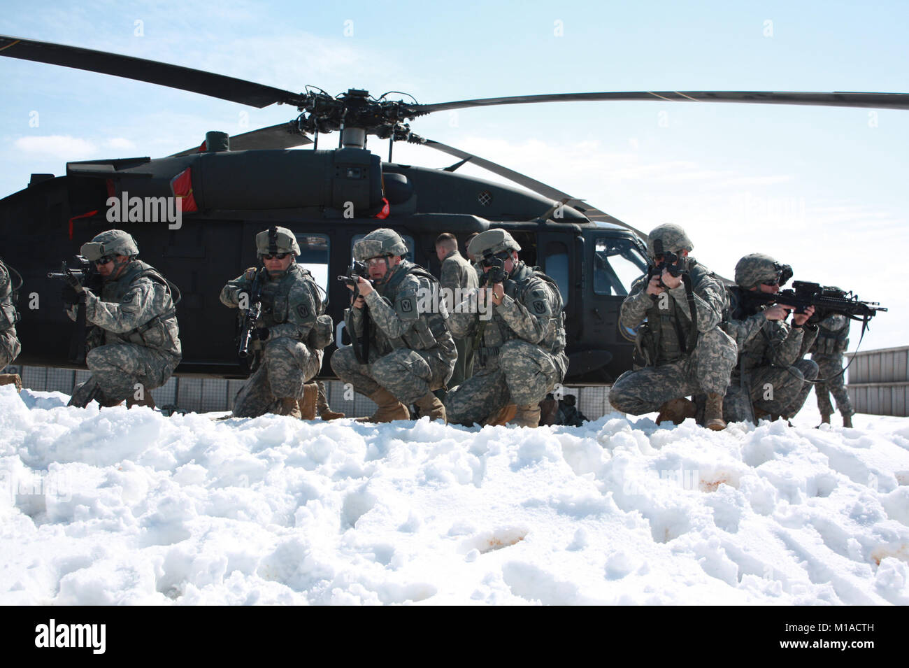 090326-A-4563S-066  Soldiers from Team Spartan, Alpha Company, 1-185th Combined Arms Battalion (CAB) practice on how to safely exit a UH-60 Blackhawk during Cold Load training at Camp Bondsteel, Kosovo on March 26, 2009. The 1-185th CAB is one of the units deployed in support of Multi-National Task Force - East, KFOR 11. (U.S. Army photo/Spc. Darriel Swatts) Stock Photo