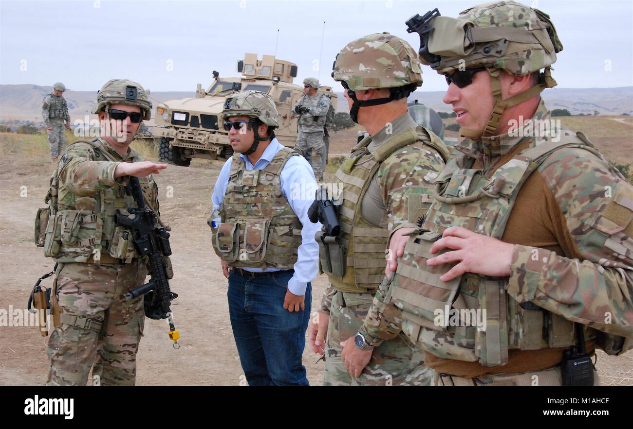 Soldiers from the California Army National Guard's 1-184th Infantry ...