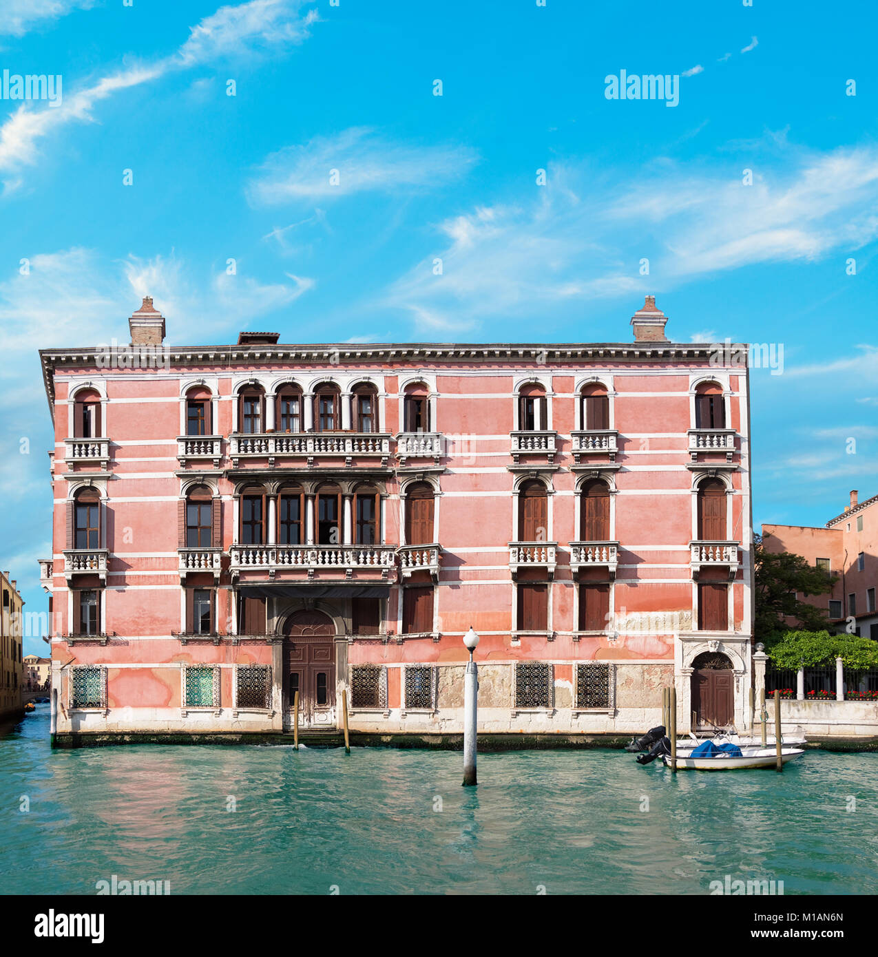 Venezia calle hi-res stock photography and images - Alamy