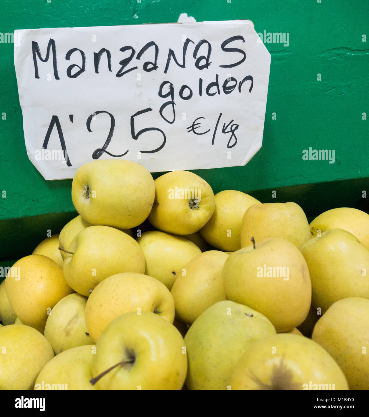 Golden Delicious Apples (Manzana is Spanish for Apple) on market stall in Spain Stock Photo