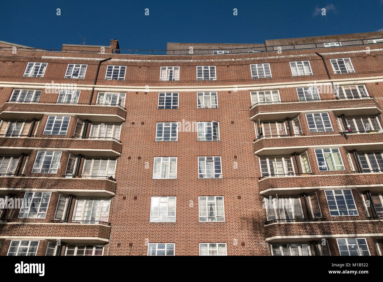 Queen's Court, Clifton, Bristol, UK. A block of luxury flats built in 1937 in the Art Deco style, designed by Alec French to resemble an ocean liner Stock Photo