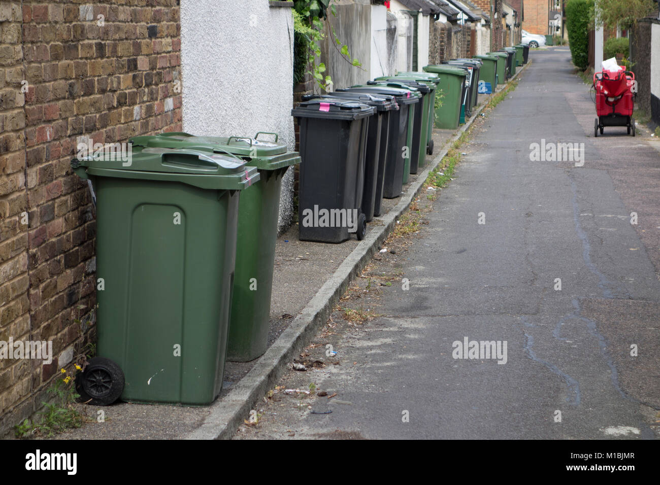 Wheelie bin wheelie bins general waste recycling hires stock photography and images Alamy
