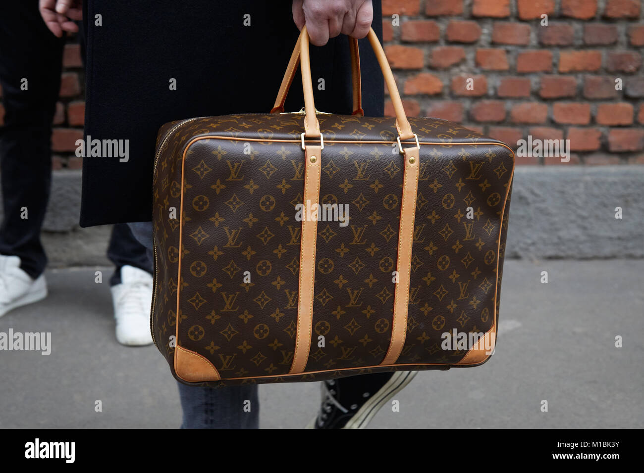 Louis vuitton bag people hi-res stock photography and images - Alamy