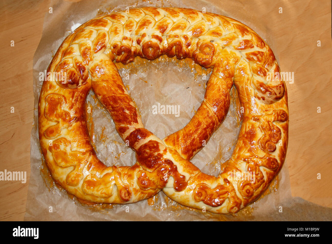 Neujahrsbrezel, Brezel aus Hefeteig 2019 Stock Photo - Alamy Neujahrsbrezel, Brezel aus Hefeteig 2019 Stock Photo - Alamy