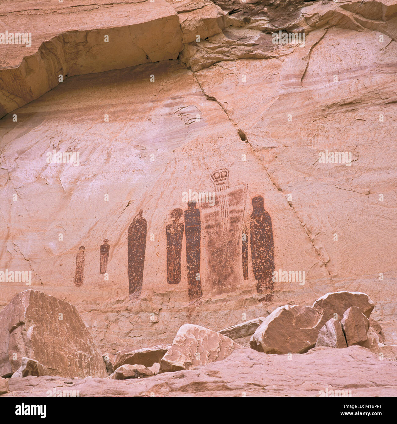 pictographs in the great gallery of horseshoe canyon in canyonlands
