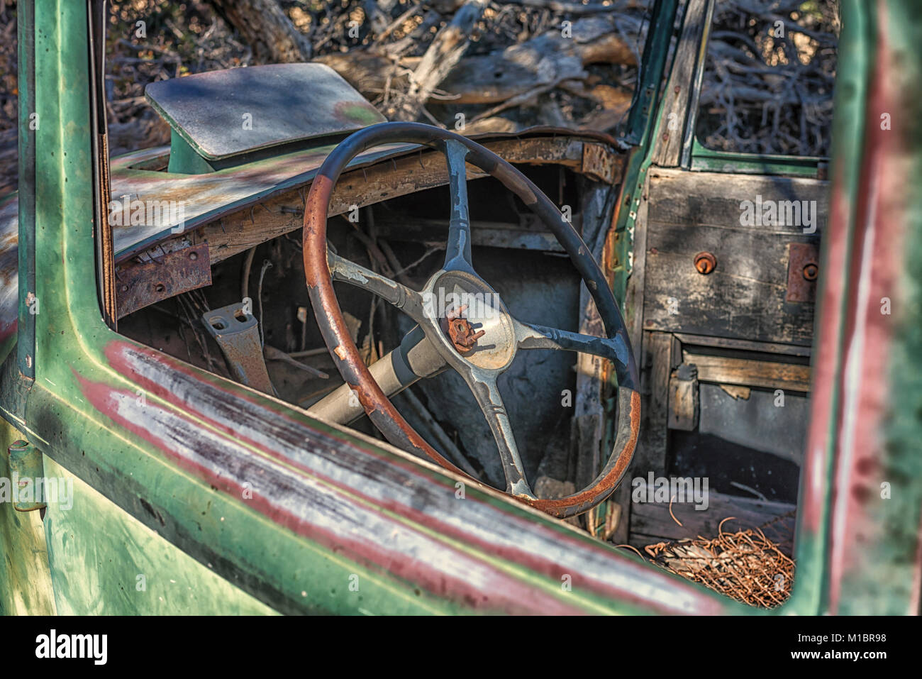 Old abandoned car hi-res stock photography and images - Alamy