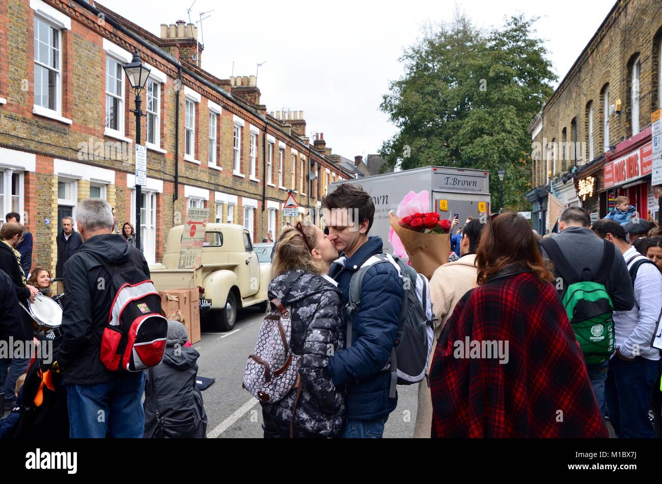 a couple kissing at columbia road flower market east london UK on a sunny sunday 2017 Stock Photo