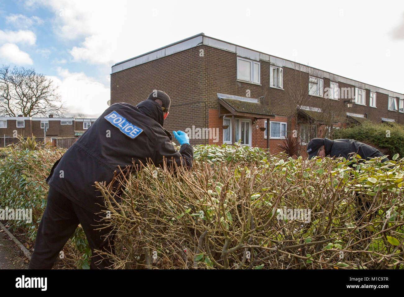 Farnborough, UK. 28th Jan, 2018. Police search for murder weapon along