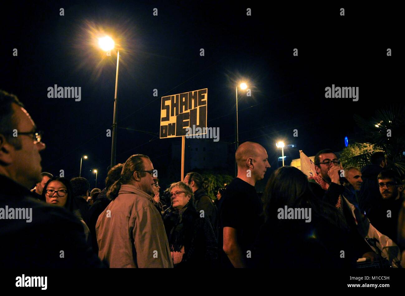 Barcelona, Catalonia, Spain. 11th Nov, 2017. Catalan independence demonstration in Barcelona against the central government measures. People carry estelada flags and claim the freedom of catalan political prisoners. Credit: Laura Calonge/SOPA/ZUMA Wire/Alamy Live News Stock Photo