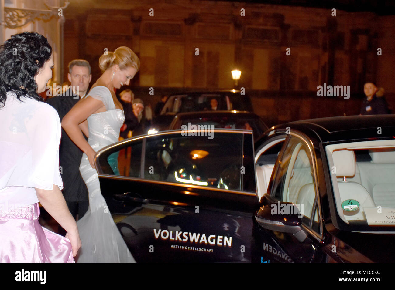 Franziska van Almsick Schwimmerin steigt in vip-shuttle -VW Stock Photo