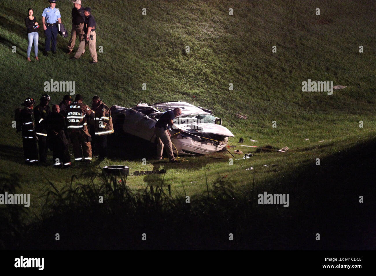 Puerto Rico. 23rd Sep, 2016. 2016/09/23. Un oficial fallecio y otro resulto  herido en un accidente de transito de una patrulla de la policia cerca del  Aeropuerto Internacional Luis Munoz Marin. (alex.figueroa@gfrmedia.com)