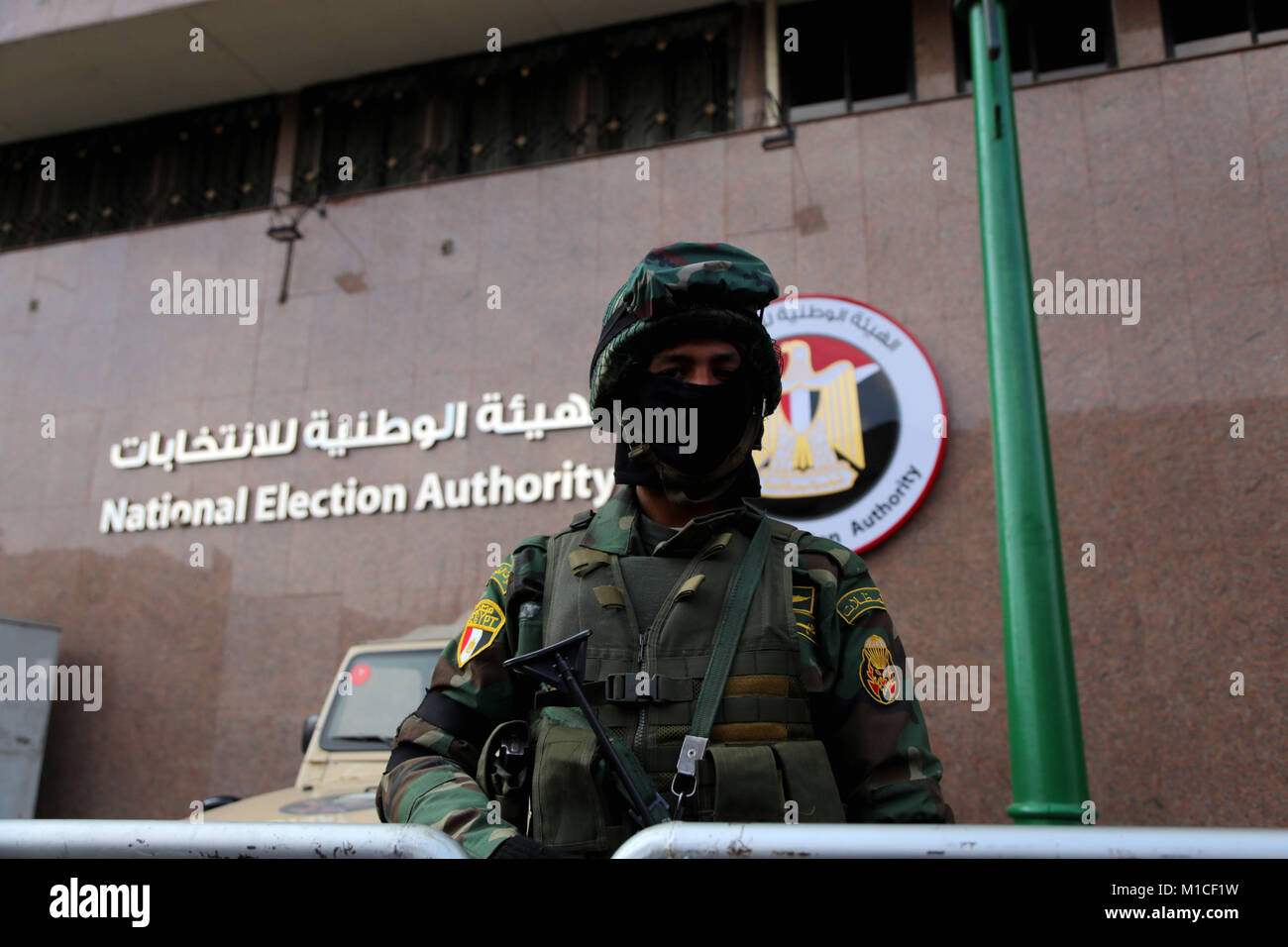 Cairo. 29th Jan, 2018. A special forces soldier stands guard in front of the National Election Authority in Cairo, Egypt on Jan. 29, 2018. The Chairperson of Egypt's Ghad Party, Moussa Mostafa Moussa, presented Monday his candidacy documents for Egyptian presidential elections to the country's election authority, official Ahram Online website reported. Credit: Ahmed Gomaa/Xinhua/Alamy Live News Stock Photo