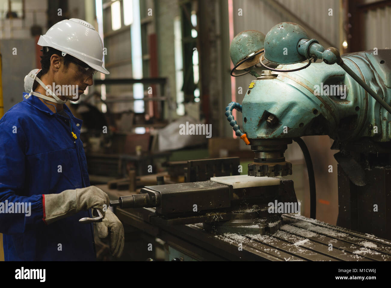 Milling machine hires stock photography and images Alamy