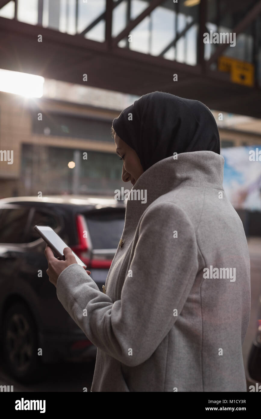 Woman in hijab using mobile phone Stock Photo - Alamy