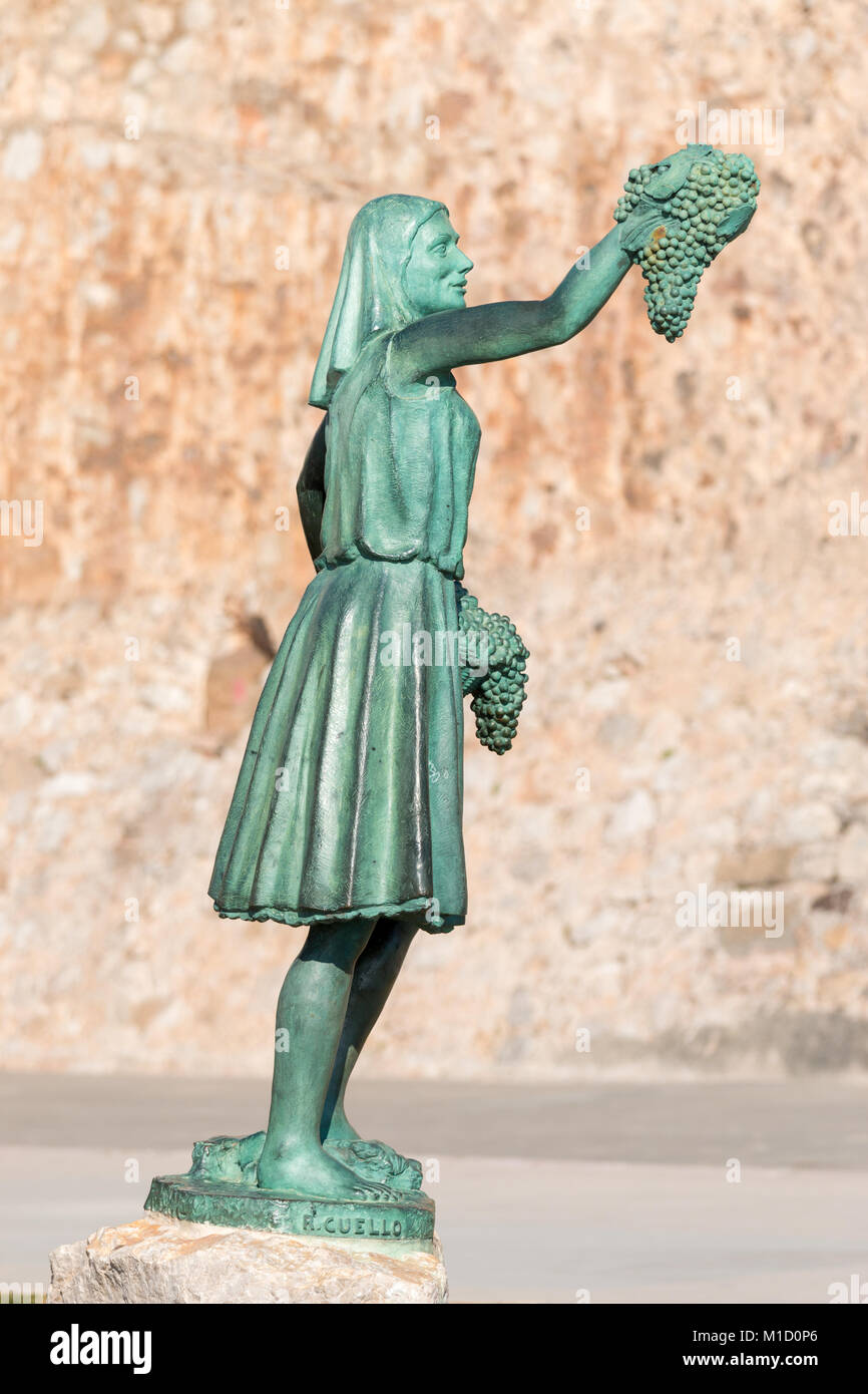 Sculpture of woman with grapes hi-res stock photography and images - Alamy