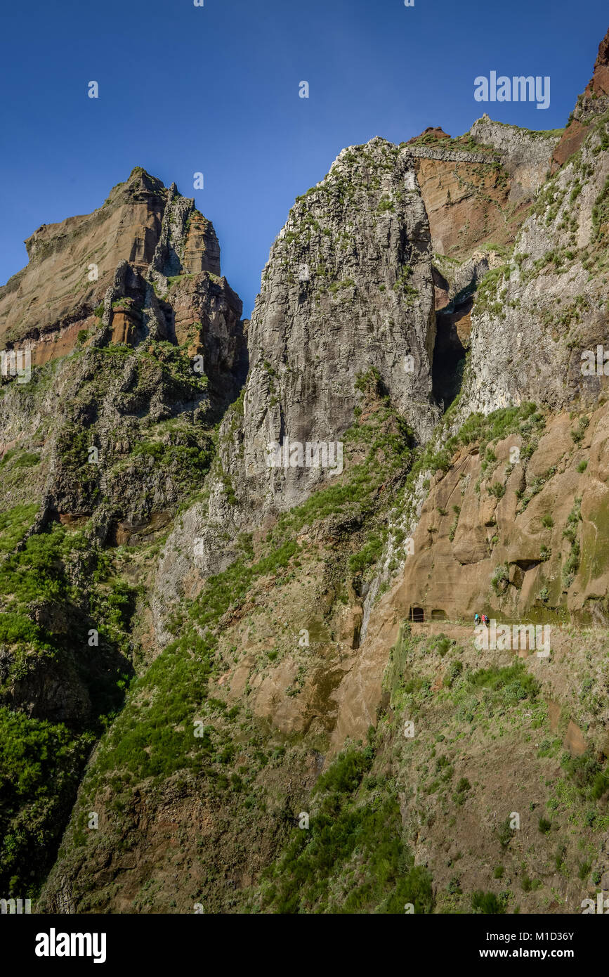 PR1 hiking trail from the Pico do Arieiro to Pico Ruivo, Madeira, Portugal, Wanderweg PR1 vom