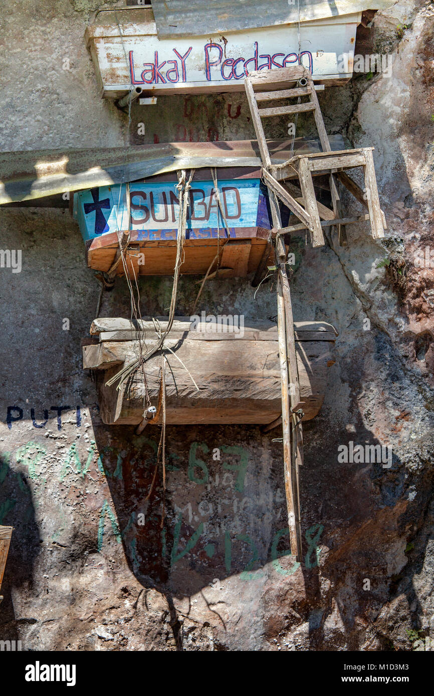 Wooden coffins hang from the face of a cliff at Sagada in the Cordillera Mountains of Northern Luzon Island, Philippines. The indigineous Igorot peopl Stock Photo
