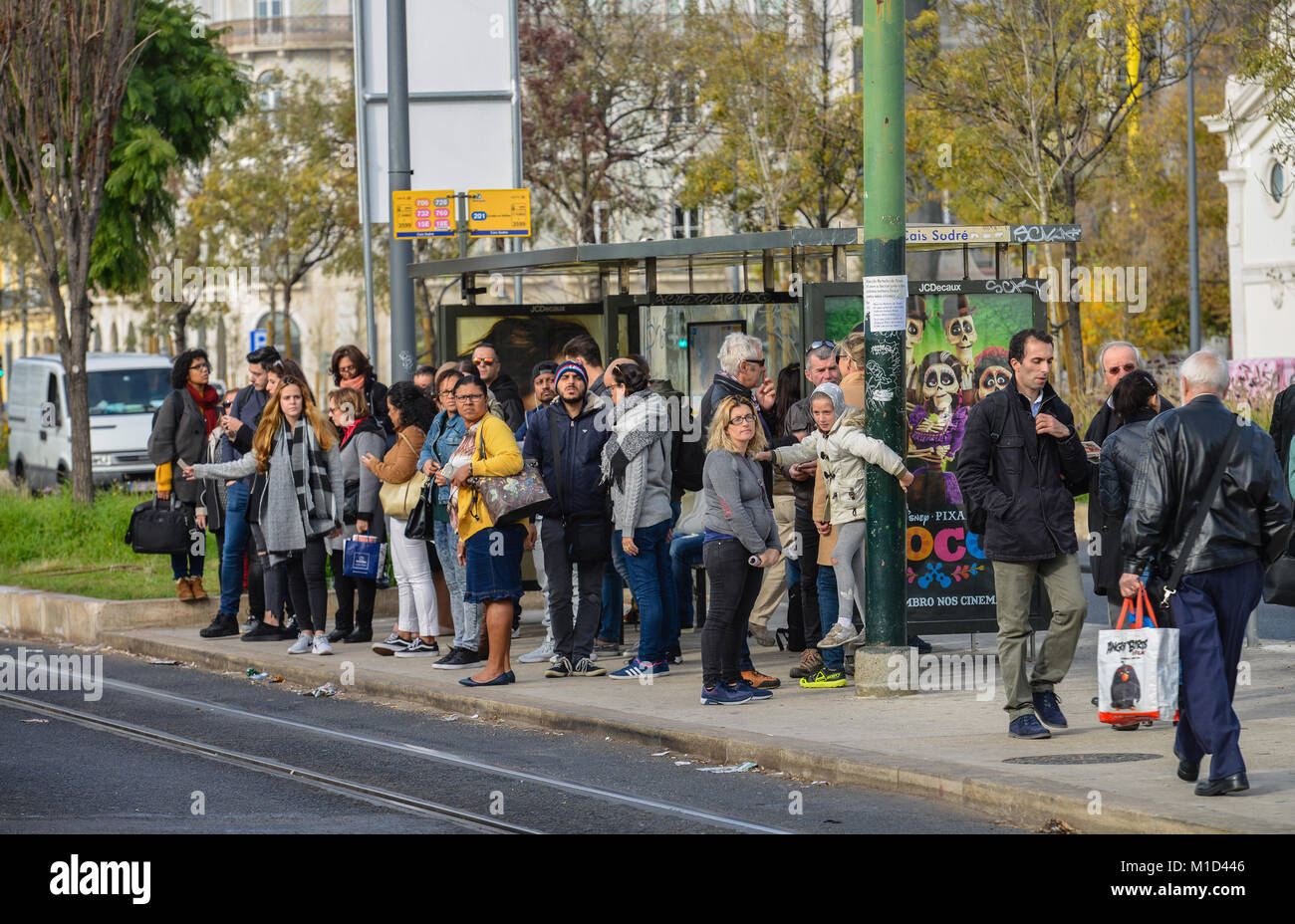 Bus stop, Avenida 24 de Julho, Lisbon, Portugal, Bushaltestelle, Lissabon Stock Photo