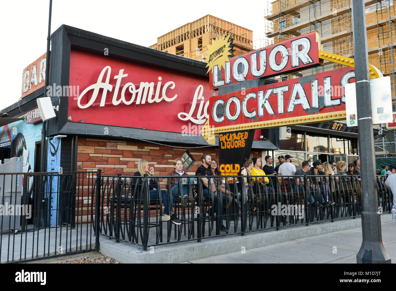 Liquor store exterior hires stock photography and images Alamy