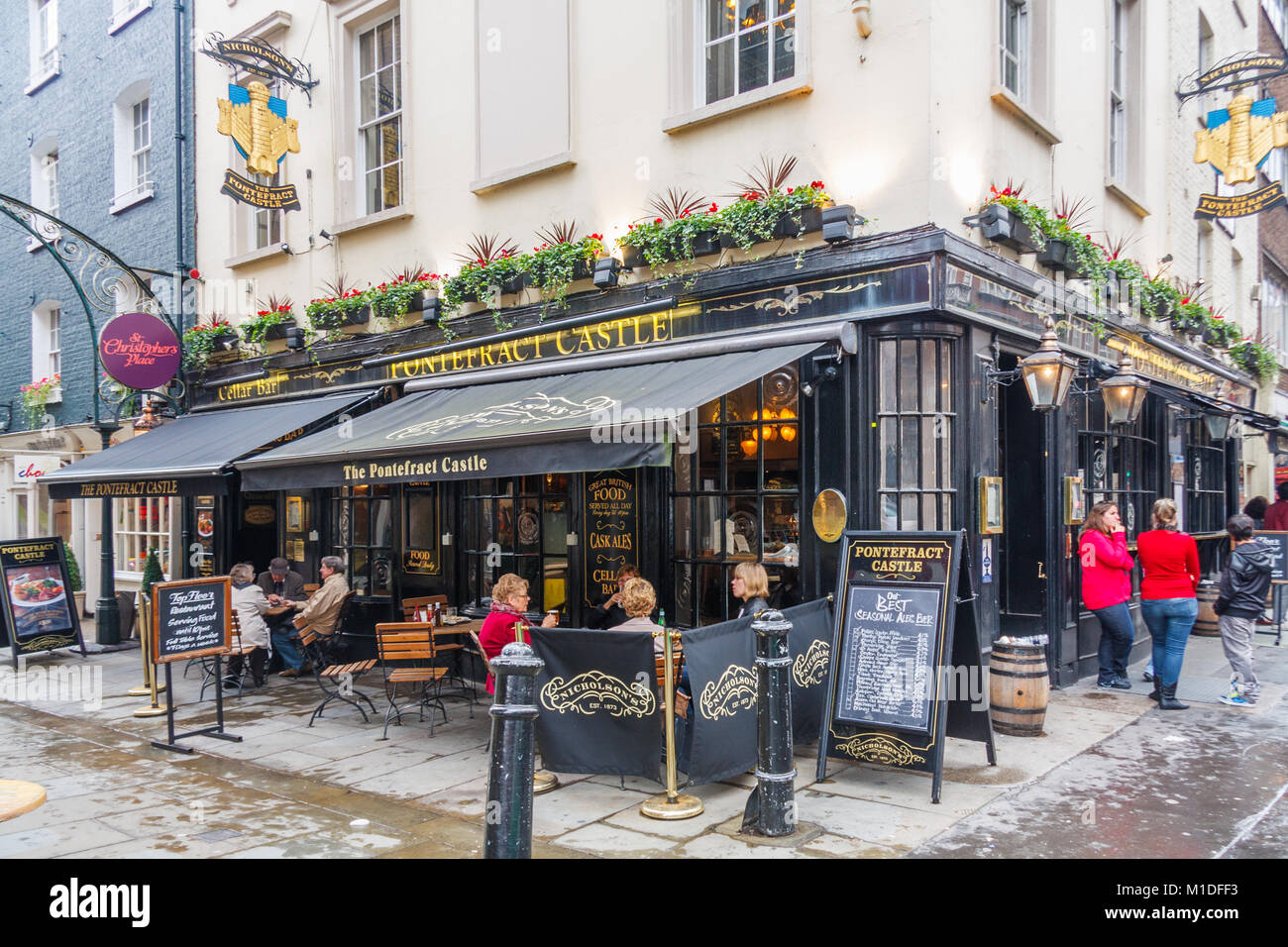 Pontefract castle hires stock photography and images Alamy