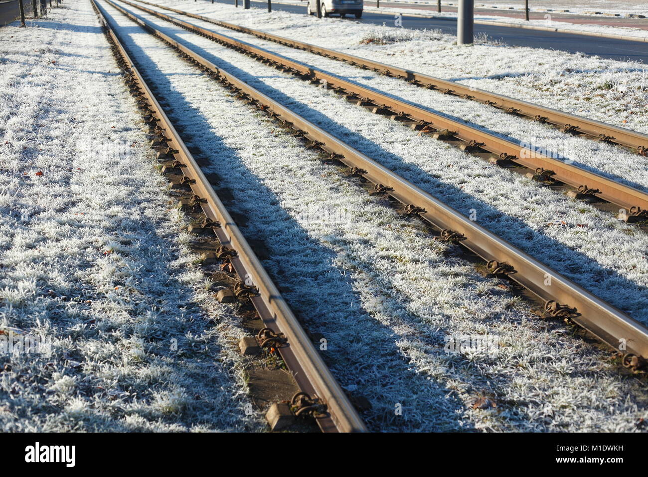 with hoarfrost coated railroad tracks, railway sleepers, Bremen, Germany, Europe  I mit Raureif überzogene Eisenbahnschienen, Eisenbahnschwellen, Brem Stock Photo
