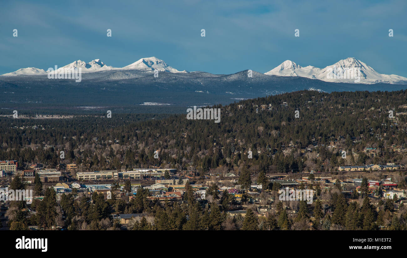 Cascade Mountain range and Bend Oregon Stock Photo Alamy