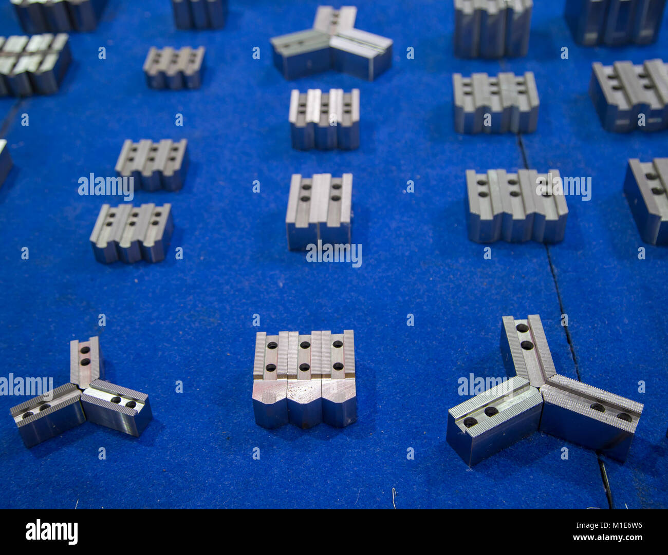 Mechanical jaws hires stock photography and images Alamy