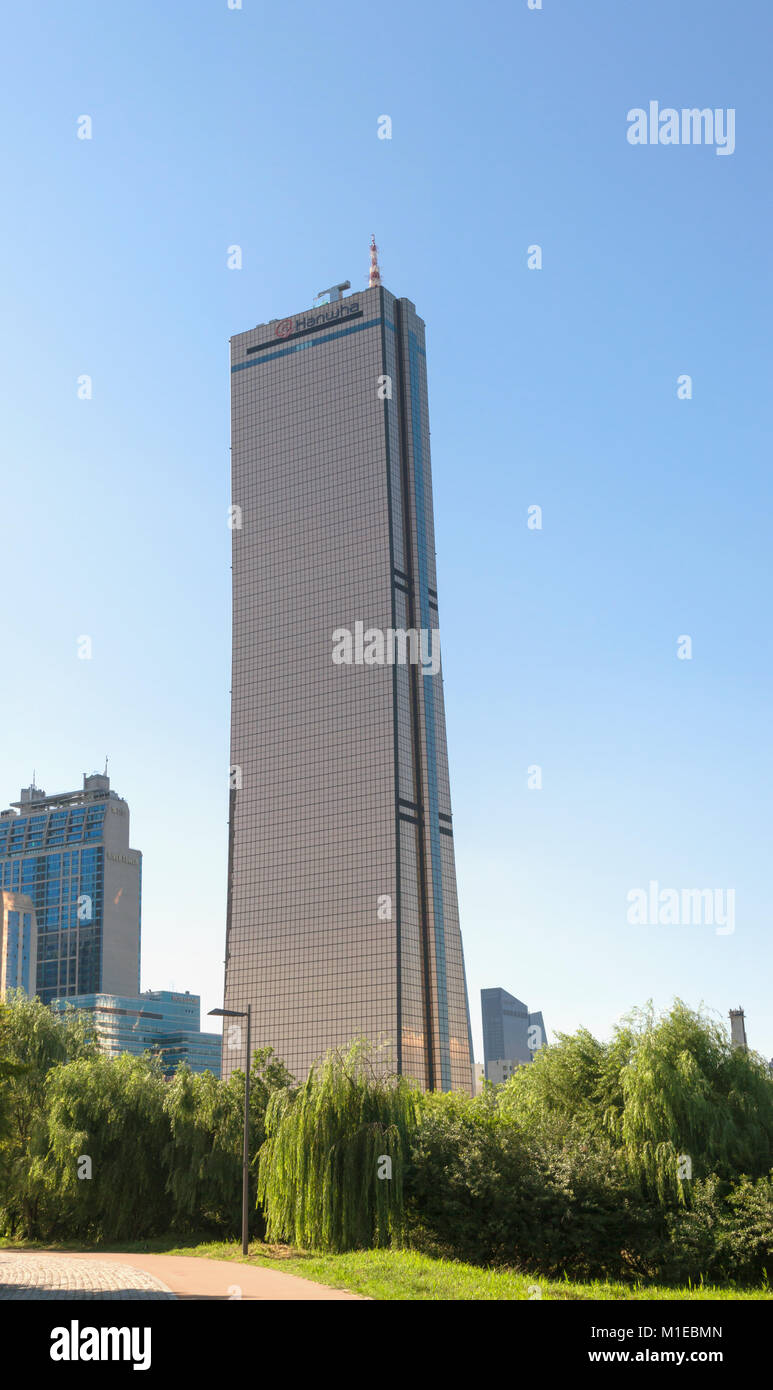 SEOUL, SOUTH KOREA ,SEPTEMBER 13, 2015: famous Hanwha 63 building on sunny day Stock Photo