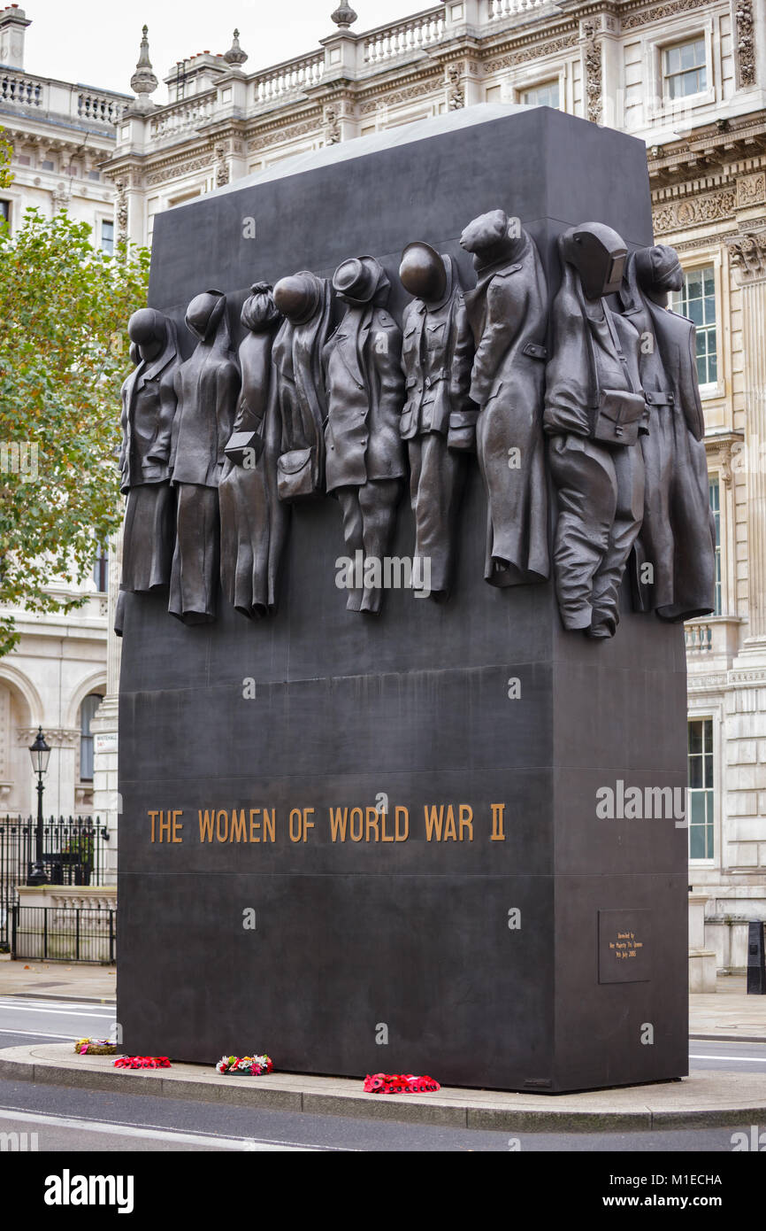 Women of the second world war monument hi-res stock photography and ...