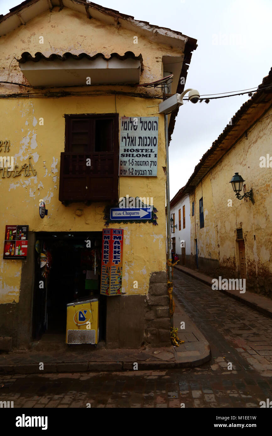 Shlomi Hostel sign in Hebrew for Israeli backpackers on colonial building with mini market shop, Cusco, Peru Stock Photo