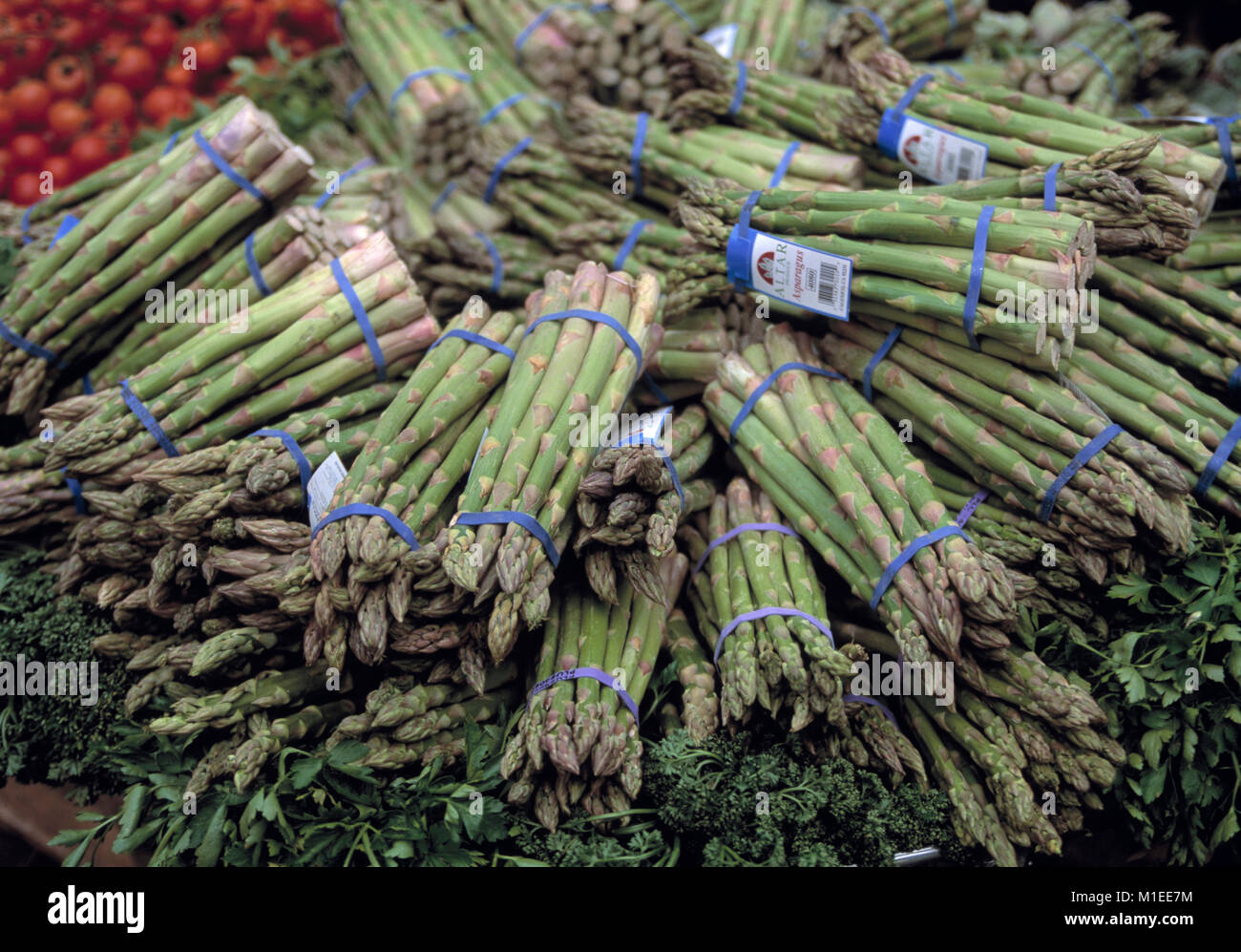 Asparagus displayed at a farmers market Stock Photo Alamy