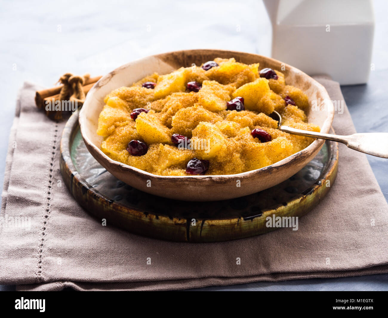 Amaranth porridge with apples, cinnamon, turmeric and dried fruit