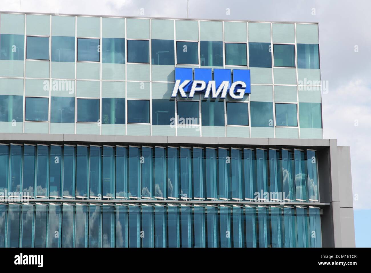 Kpmg Building Hi Res Stock Photography And Images Alamy