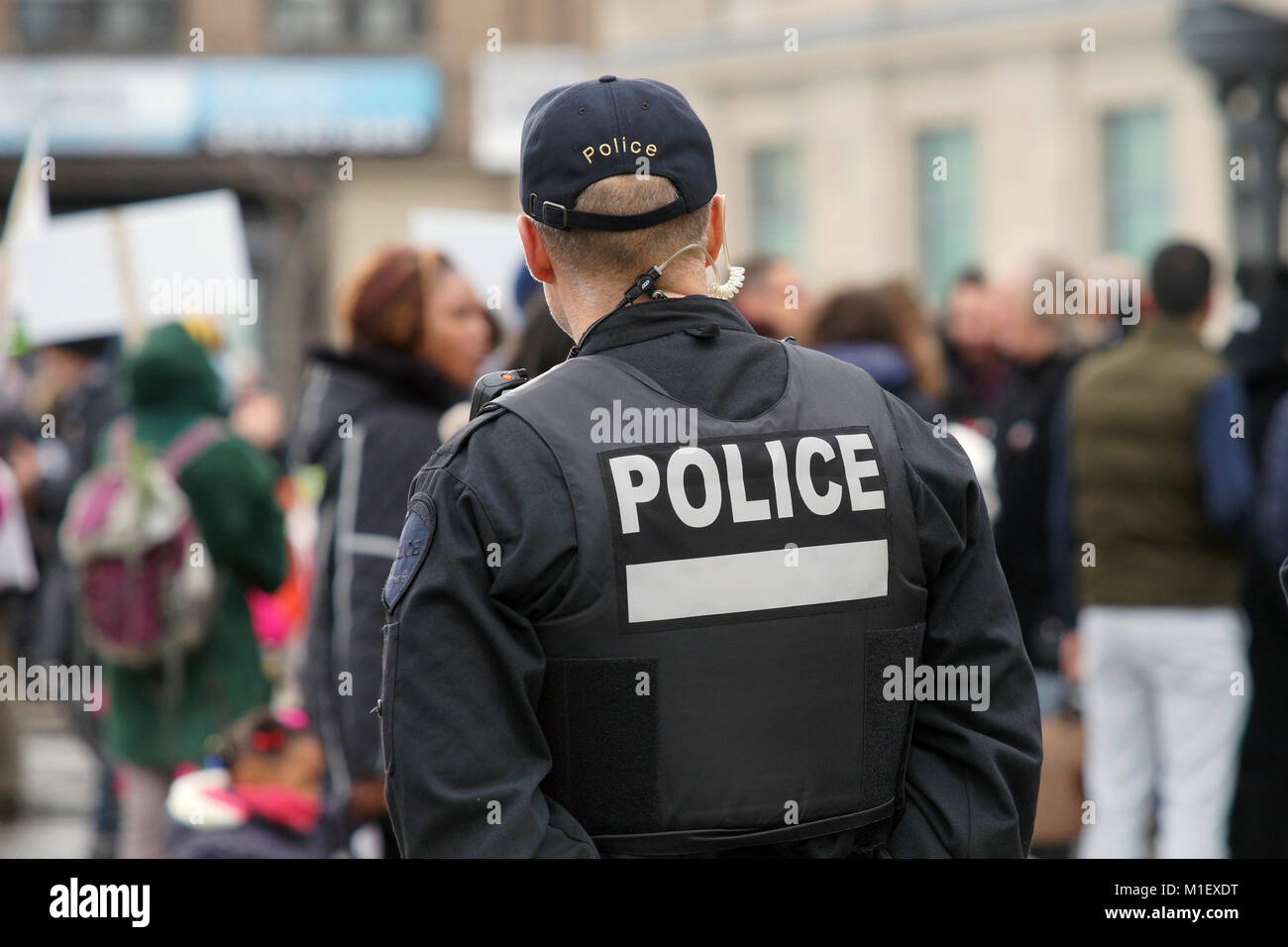 Montreal police officer policeman hi-res stock photography and images ...