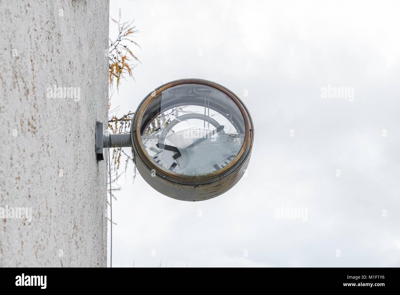 Old rusty clock with broken glass and dial Stock Photo - Alamy