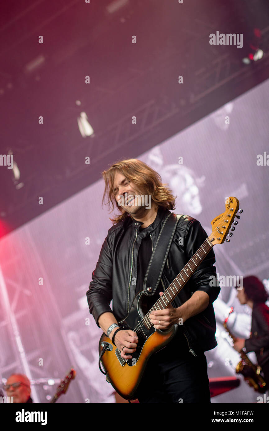 Norway, Bergen – June 17, 2017. Danish guitarist Jacob Quistgaard performs  live with the English singer and songwriter Bryan Ferry during the  Norwegian music festival Bergenfest 2017 in Bergen Stock Photo - Alamy