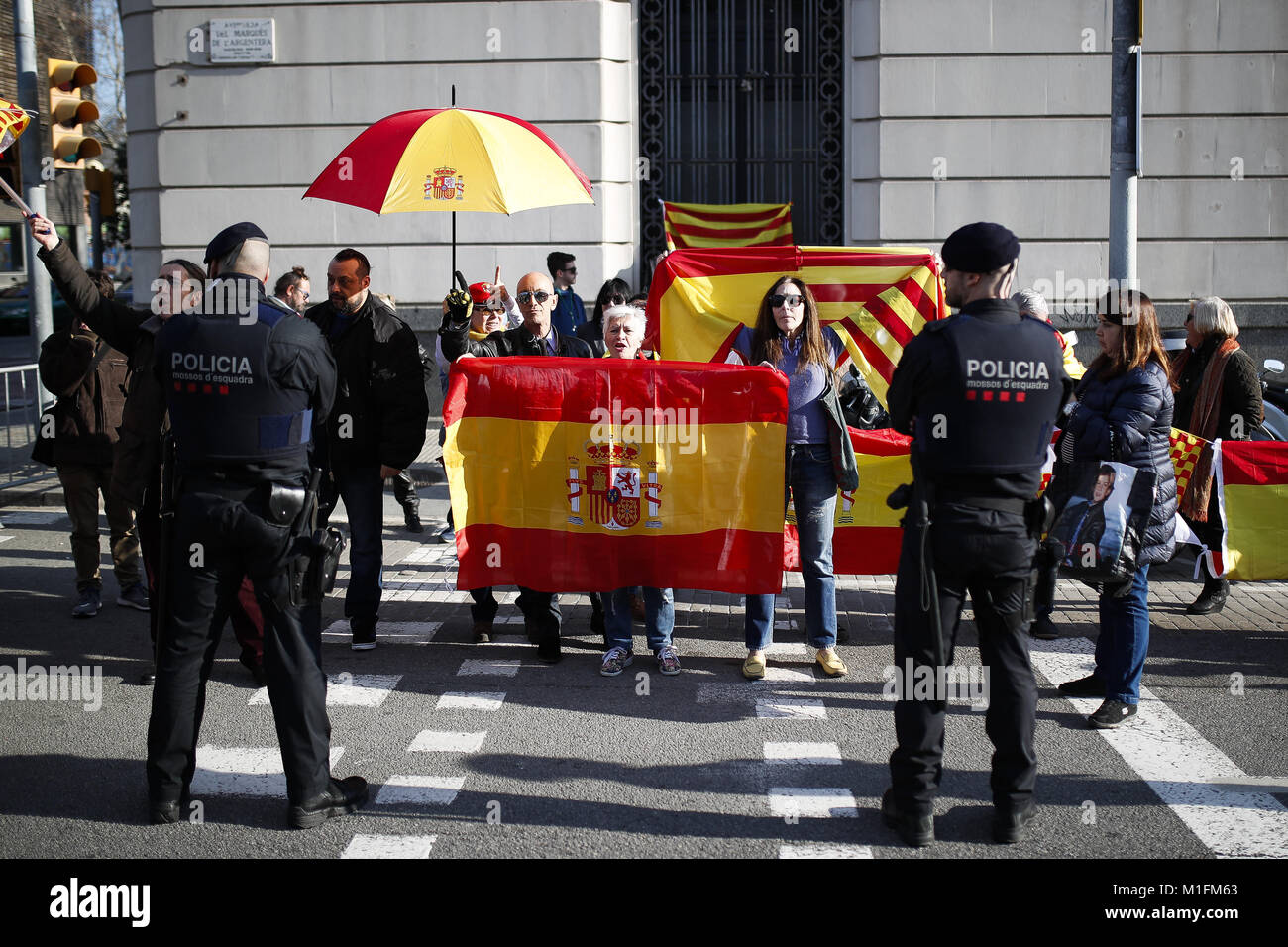 Barcelona, Catalonia, Spain. 30th Jan, 2018. January 30, 2017 - Barcelona, Spain - Catalan Parliament investment; Spanish guys protest about the parlament investment. Credit: Eric Alonso/ZUMA Wire/Alamy Live News Stock Photo