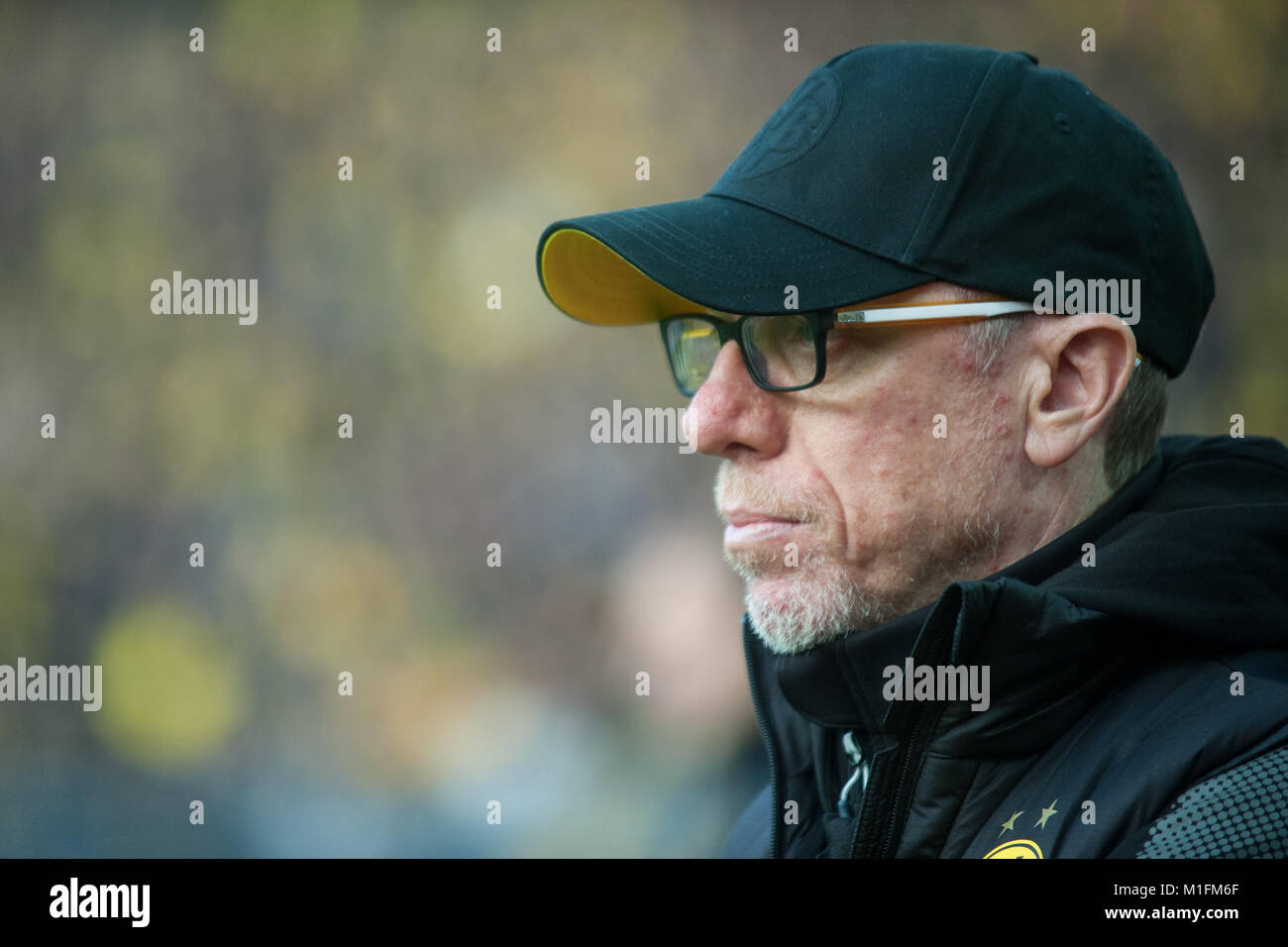 Dortmund, Deutschland. 27th Jan, 2018. Peter STOEGER (Stoger, coach DO), frustratedriert, frustrated, gefrustratedet, disappointed, entt uscht, Entt uschung, Enttaeuschung, traurig, Brustbild, Fussball 1. Bundesliga, 20. matchday, Borussia Dortmund (DO) - SC Freiburg (FR) 2:2, am 27.01.2018 in Dortmund/ Germany. |usage worldwide Credit: dpa/Alamy Live News Stock Photo